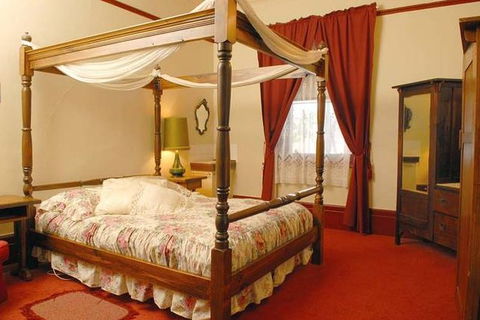 Mickey Bourkes Koroit Hotel - Hotel VIC 0