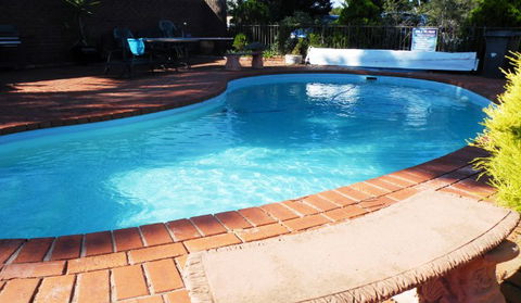 Bristol Hill Motor Inn & Peppas Licensed Restaurant - Hotel VIC 2