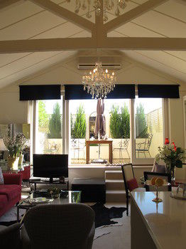Andre's Mews Luxury Serviced Apartments - Hotel VIC 20