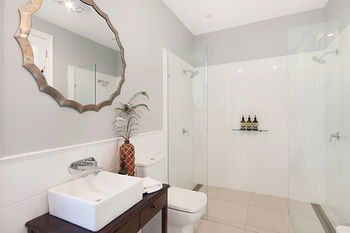 Block Eight - Hotel VIC 32