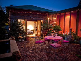 At Eleven, La Petite Maison - Hotel VIC 0