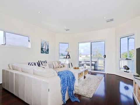 Century 21 SouthCoast: White Caps - Hotel VIC 1