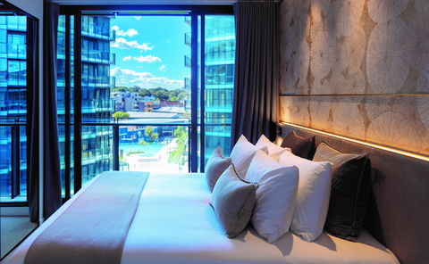 SKYE Suites - Hotel VIC 2