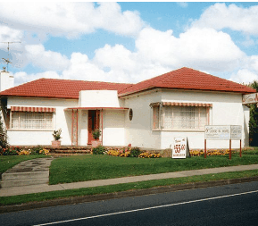Gambier Lodge Inn - Motel