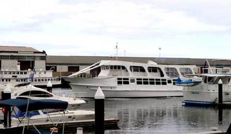 Pleasure Boat Cruises And Boat Charters - Hotel VIC 1