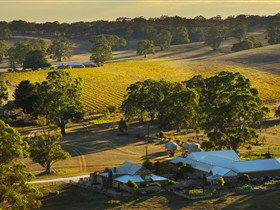 Hutton Vale And Farm Follies - Hotel VIC 0