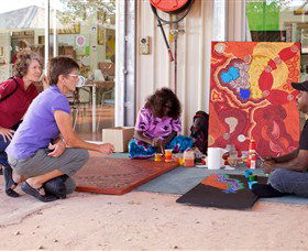 Ngurratjuta Iltja Ntjarra Many Hands Art Centre - Hotel VIC 0