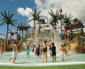 Wet 'n' Wild Water World - Hotel VIC 0