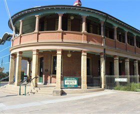 Bathurst District Historical Society Museum - Hotel VIC 1