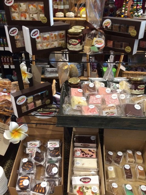 Peninsula Gourmet Emporium - Hotel VIC 2