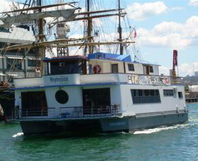 Rhythmboat Cruises - Hotel VIC 1