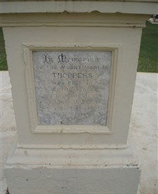 The Coronation Lamp Memorial - Hotel VIC 2