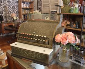 Peachtree Antiques - Hotel VIC 8
