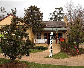 Australian Alpaca Barn - Hunter Valley Gardens - Hotel VIC 0
