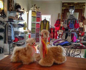 Australian Alpaca Barn - Hunter Valley Gardens - Hotel VIC 2