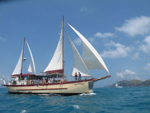 Adventure, Cruise, Dive And Outer Reef - Whitsundays Sailing Adventures - Hotel VIC 3
