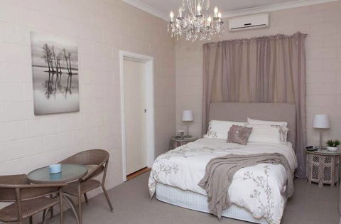 Two Tails Wines - Hotel VIC 4