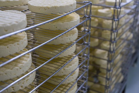 A Sommelier Guided Tour: Thursday Afternoon Wine Gin Cheese & Cocktails - Hotel VIC 14