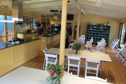 Barossa Valley Via Hahndorf ( Historical German Village ) Inc Maggie Beers Farm - Hotel VIC 31