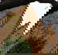 Adelaide Walking Tour Hills Squares and Parklands - Hotel VIC