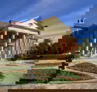 Embassy Drive - Hotel VIC