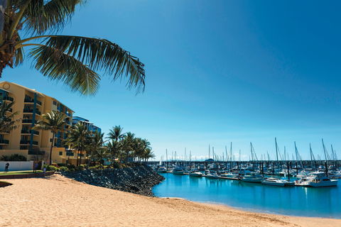 Mackay Harbour Beach - Hotel VIC 1