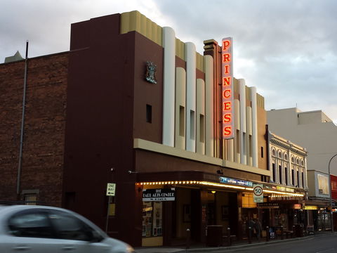 Princess Theatre & Earl Arts Centre - Hotel VIC 0