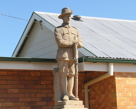 Westbrook War Memorial - Hotel VIC 1