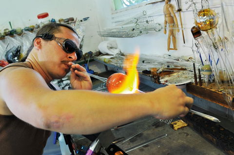 Alan Ussher Glassblowing Studio - Hotel VIC 0