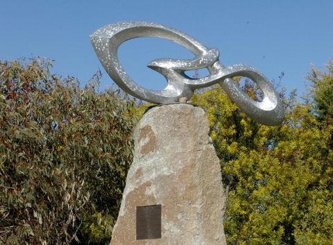 The Glen And Southern Cross Constellation Sculptures - Hotel VIC 0