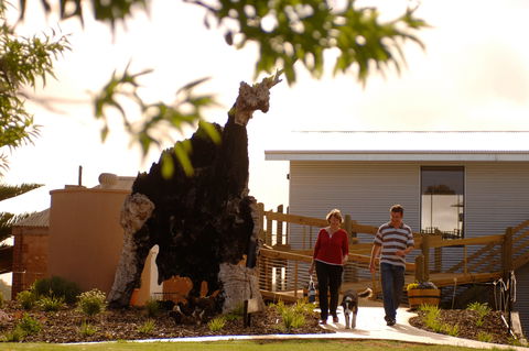 Newman's Horseradish Farm And Rusticana Wines - Hotel VIC 1