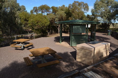 Yeldulknie Weir & Reservoir - Hotel VIC 2