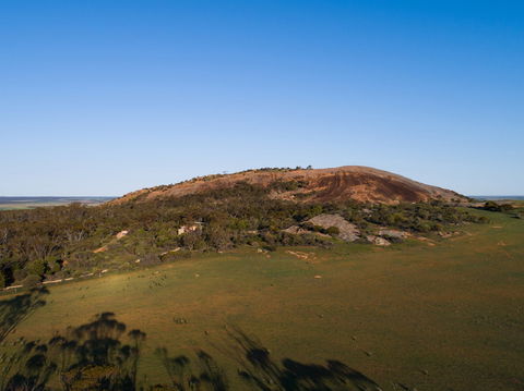Mount Wudinna - Hotel VIC 1