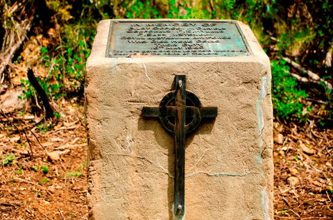 Avro Anson A4-4 Memorial - Hotel VIC 0