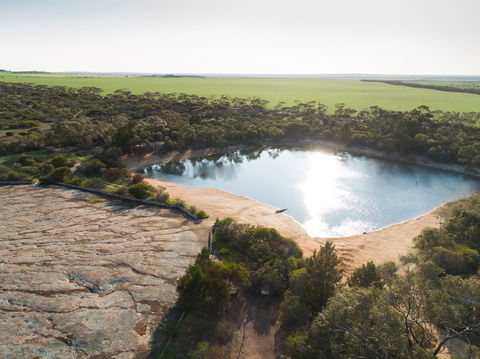 Polda Rock Reserve - Hotel VIC 1