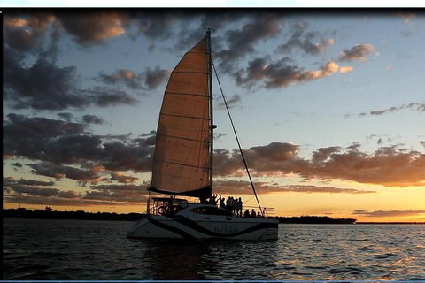 Hervey Bay Champagne Sunset Sail - Hotel VIC 5