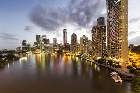 Return Trip For Brisbane Airport To And From Brisbane CBD For 4 Ppl - Hotel VIC 1