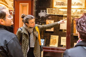 Melbourne Lanes and Arcades Walking Tour with French Speaking Guide