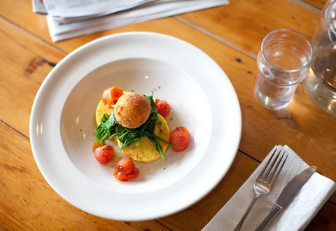 A Bite To Eat, A Drink As Well - Hotel VIC 2