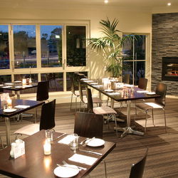 AJs Bar & Bistro - Hotel VIC 3