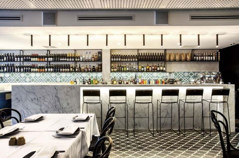 Zahli Modern Middle Eastern Restaurant - Hotel VIC 4