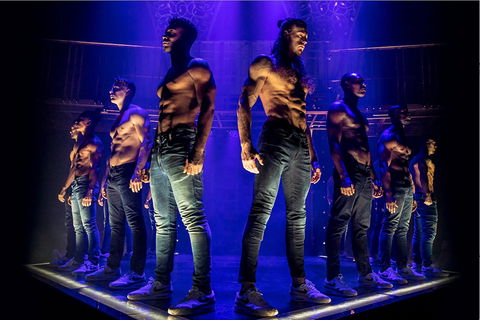 MAGIC MIKE LIVE - Hotel VIC 0