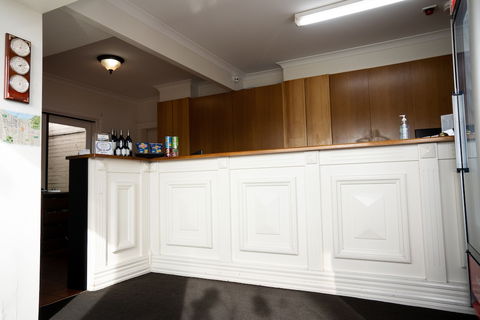 Admiralty Inn - Hotel VIC 1