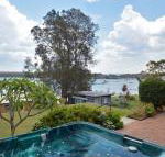 The House on the Lake at Fishing Point Lake Macquarie honestly put the line in  catch fish - Hotel VIC