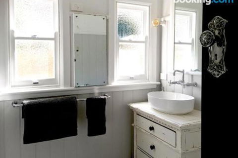 Audreys Nowra - Hotel VIC 4