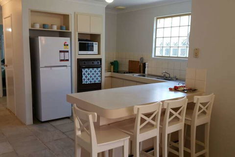 Azure Villa - Hotel VIC 3