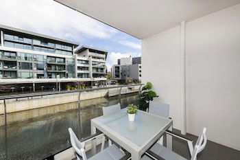 Accommodate Canberra - Lakefront - Hotel VIC 3