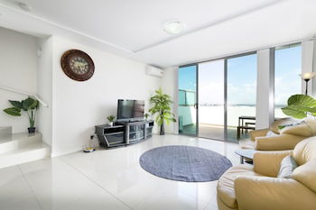 Penthouse Near Airport & CBD - Hotel VIC 1