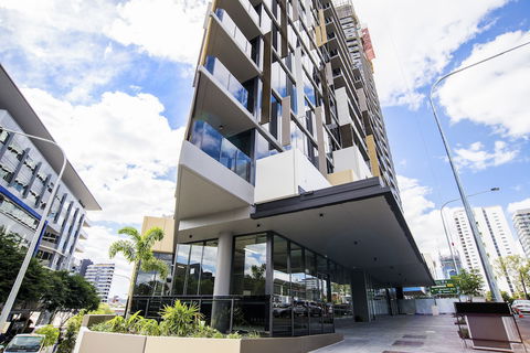 Arise Brisbane One - Hotel VIC 1