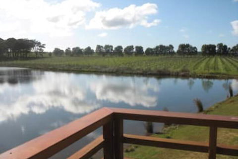 Bettenay Loft Spa Apartment & Lakeview Chalets - Hotel VIC 4
